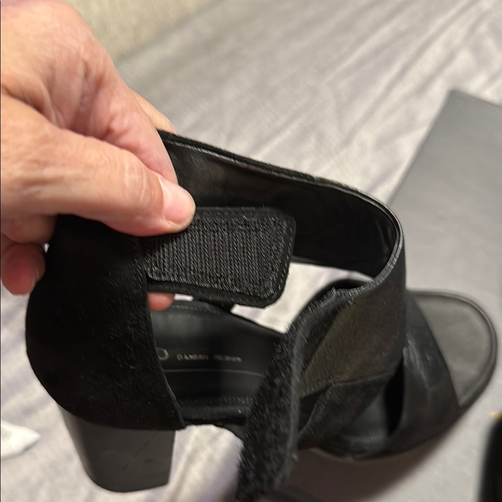 Ecco Black Sandals with Platform Sole and Ankle Strap Comfortable and Soft - Picture 3 of 9